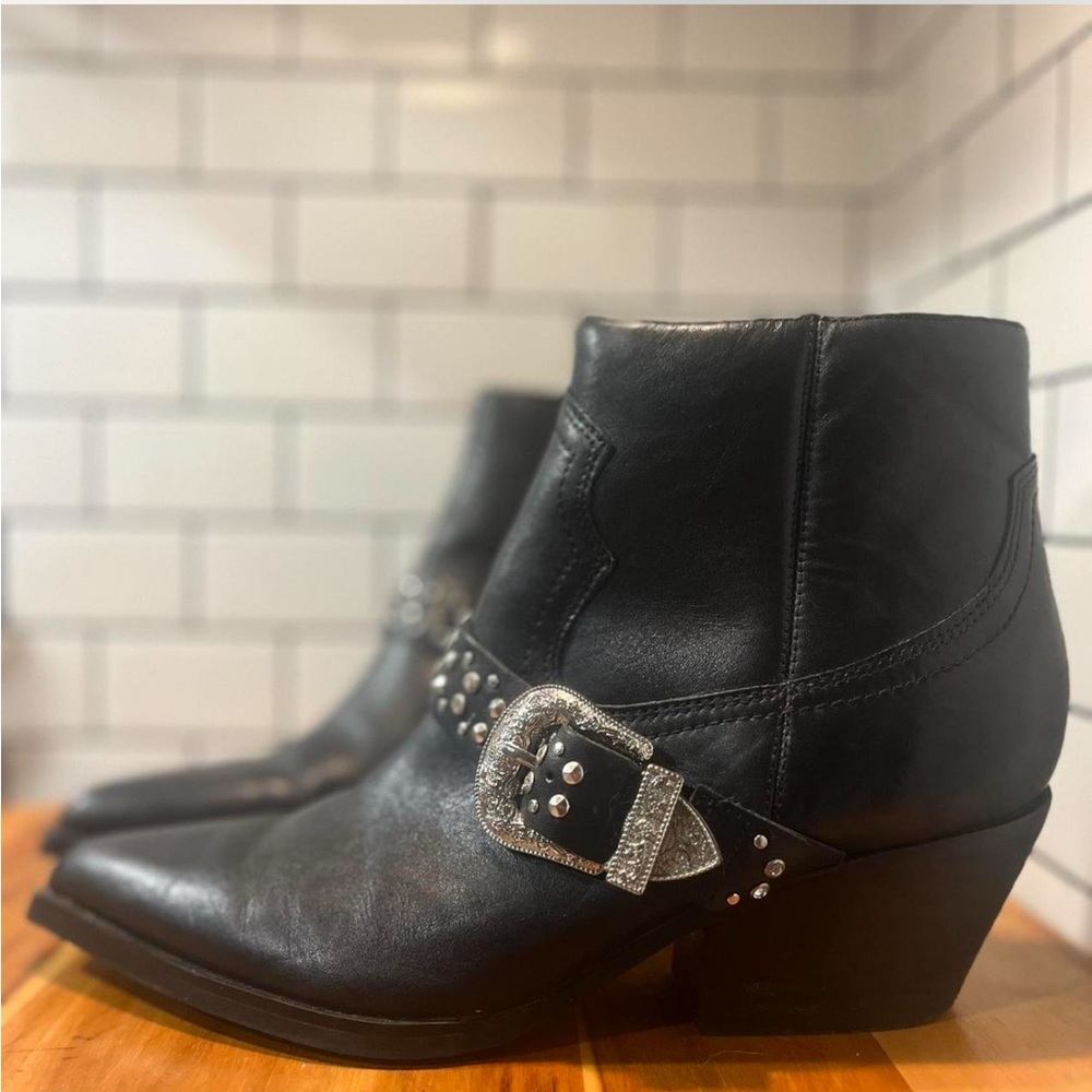 Black Guess Leather Ankle Boots with  Silver Buckle